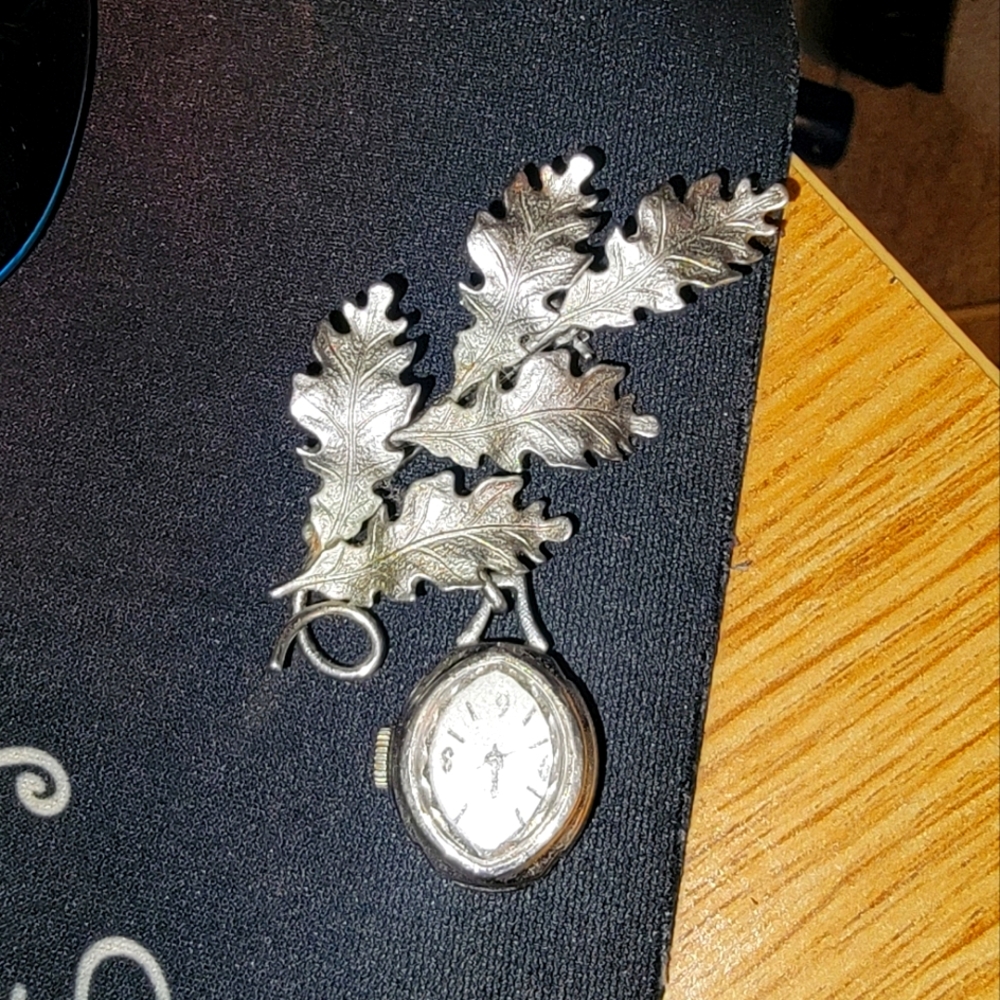 Vintage Vantage Brooch pin watch
